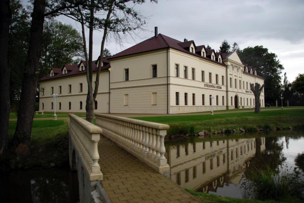 Zamek Kamenny Dvur 호텔 Kynsperk nad Ohri 외부 사진